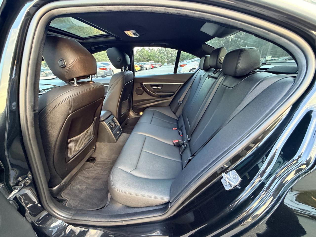 BMW 3-Series 330i SULEV Sedan 2017