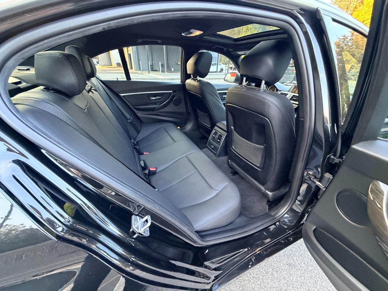 BMW 3-Series 330i SULEV Sedan 2017