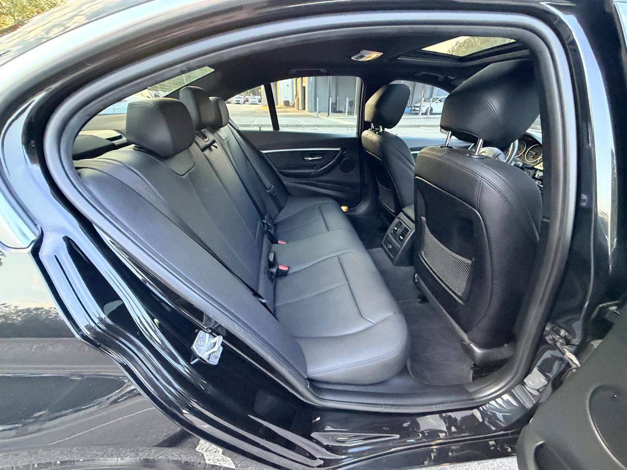 BMW 3-Series 330i SULEV Sedan 2017