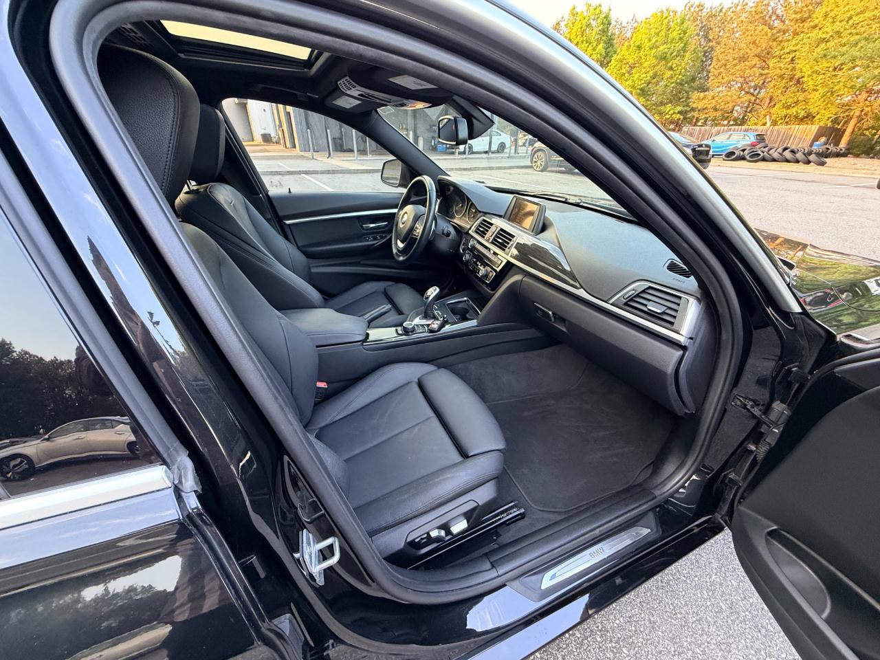 BMW 3-Series 330i SULEV Sedan 2017