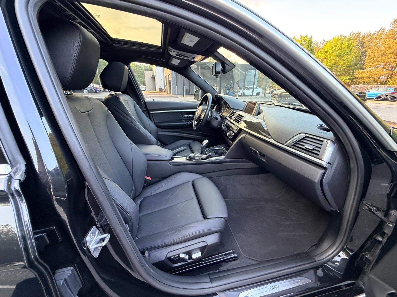 BMW 3-Series 330i SULEV Sedan 2017