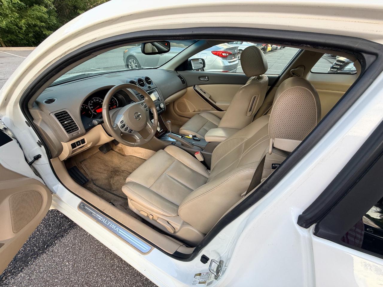 Nissan Altima 2.5 S Coupe 2012