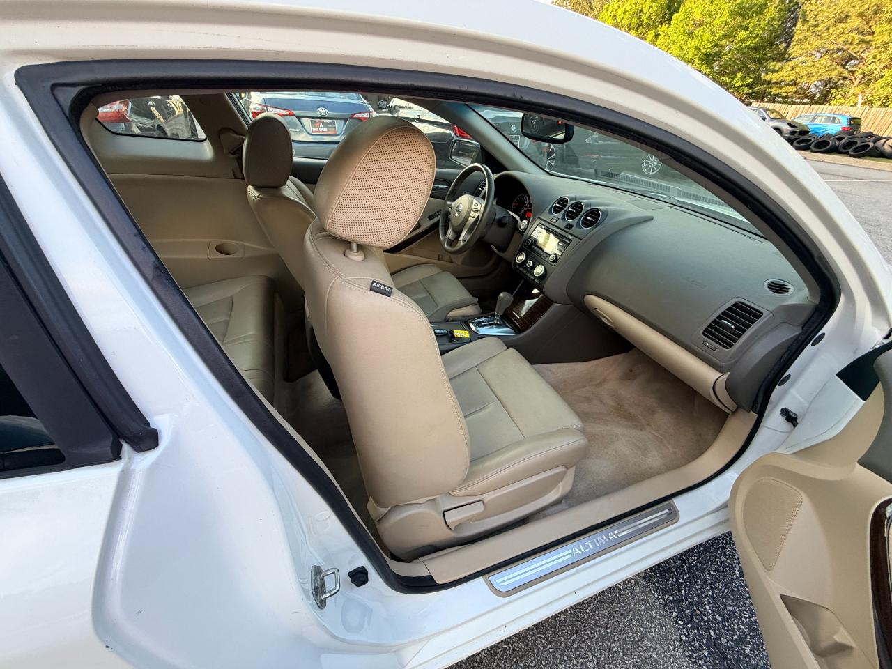 Nissan Altima 2.5 S Coupe 2012