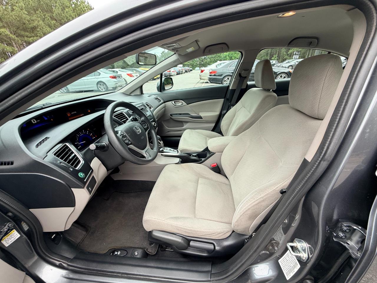 Honda Civic LX Sedan 5-Speed AT 2013