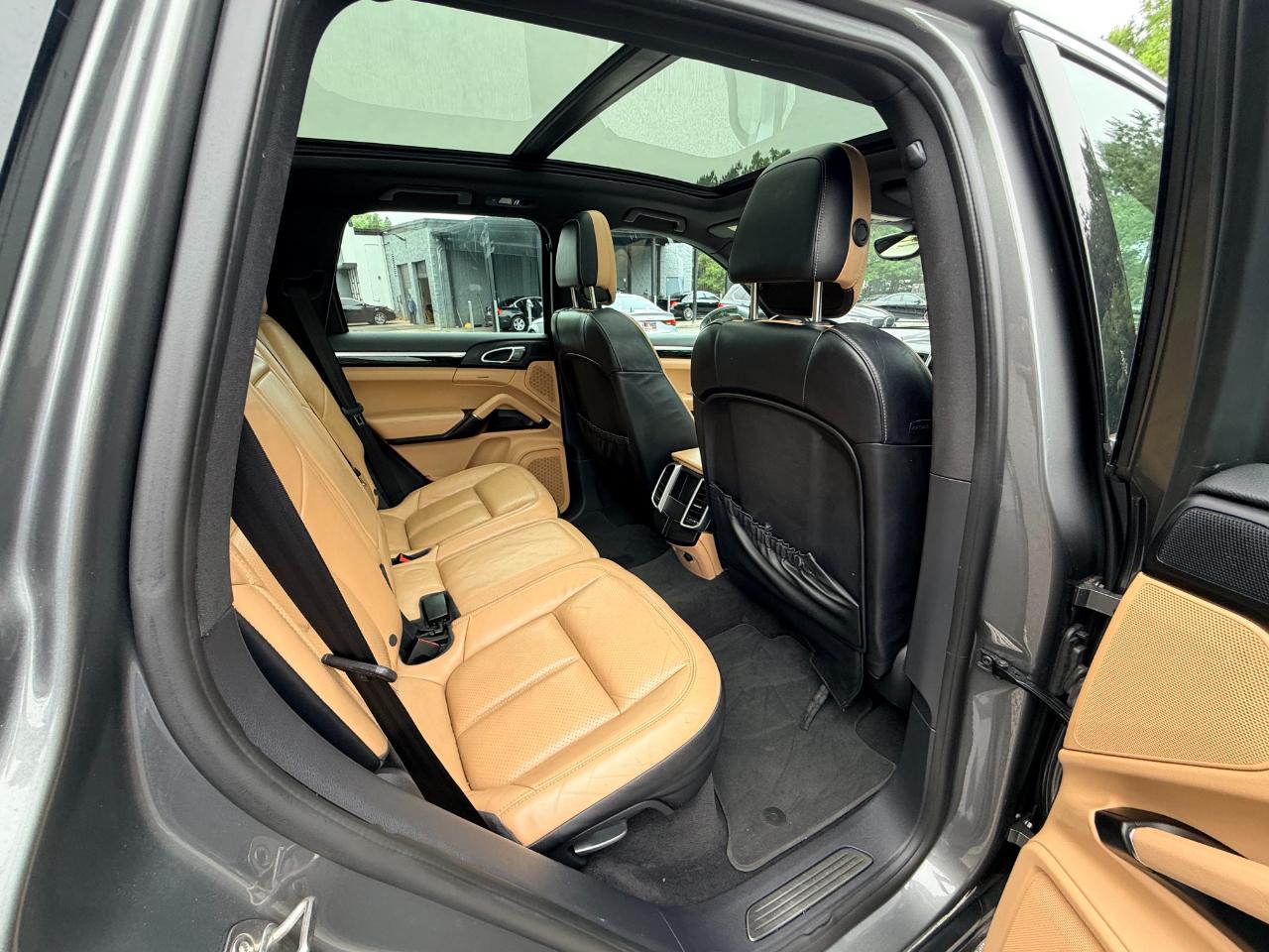 Porsche Cayenne Base 2016