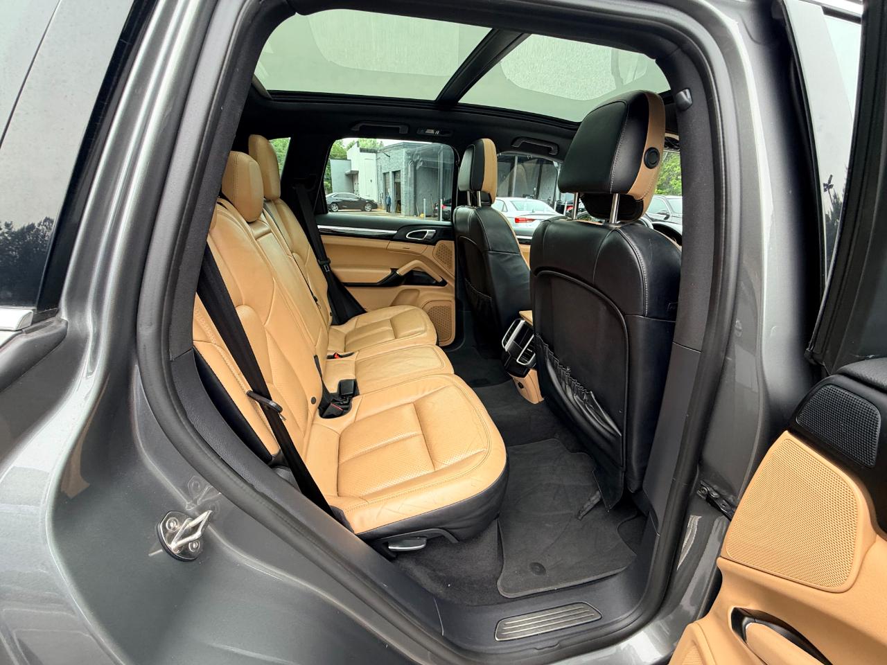 Porsche Cayenne Base 2016