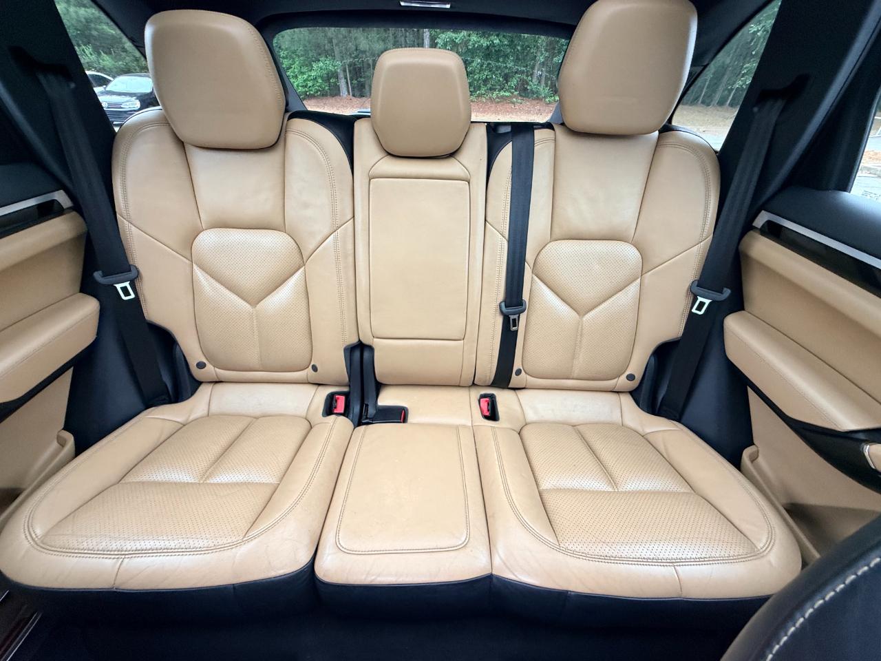 Porsche Cayenne Base 2016