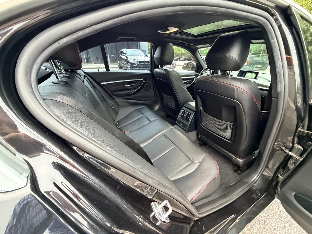 BMW 3-Series 330i SULEV Sedan 2017