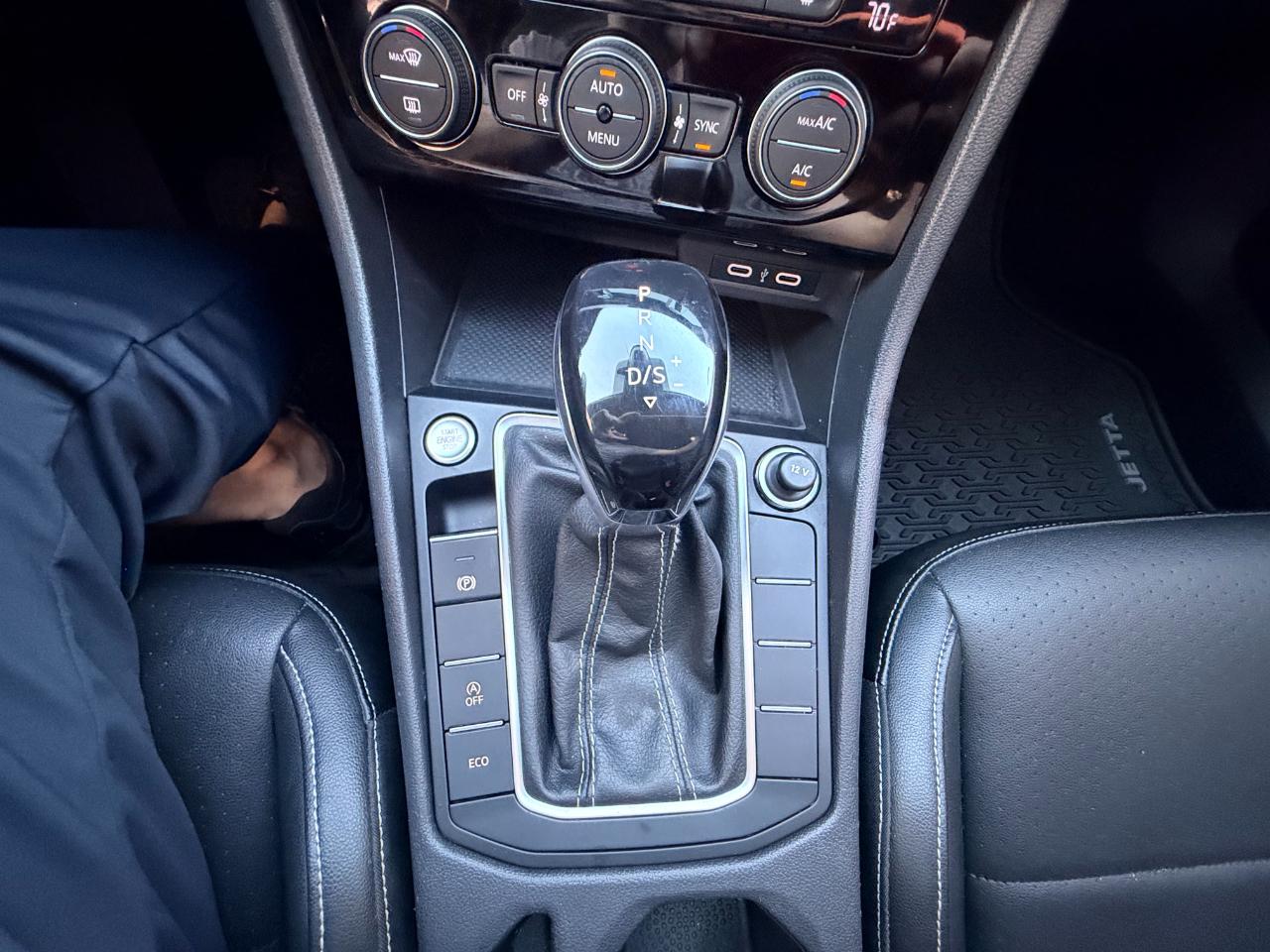 Volkswagen Jetta SE 2022