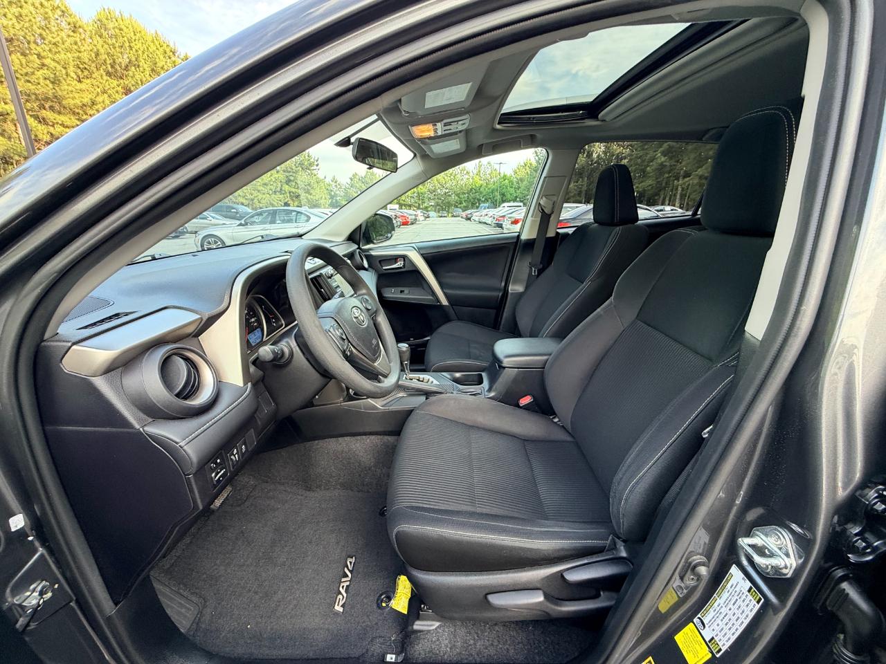 Toyota RAV4 XLE FWD 2014