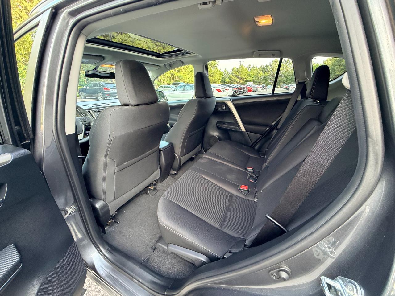 Toyota RAV4 XLE FWD 2014