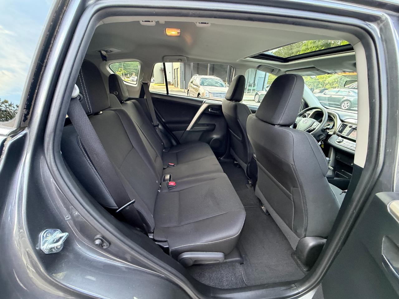Toyota RAV4 XLE FWD 2014
