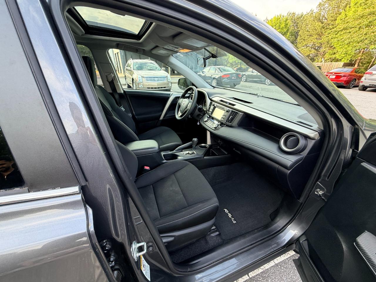 Toyota RAV4 XLE FWD 2014