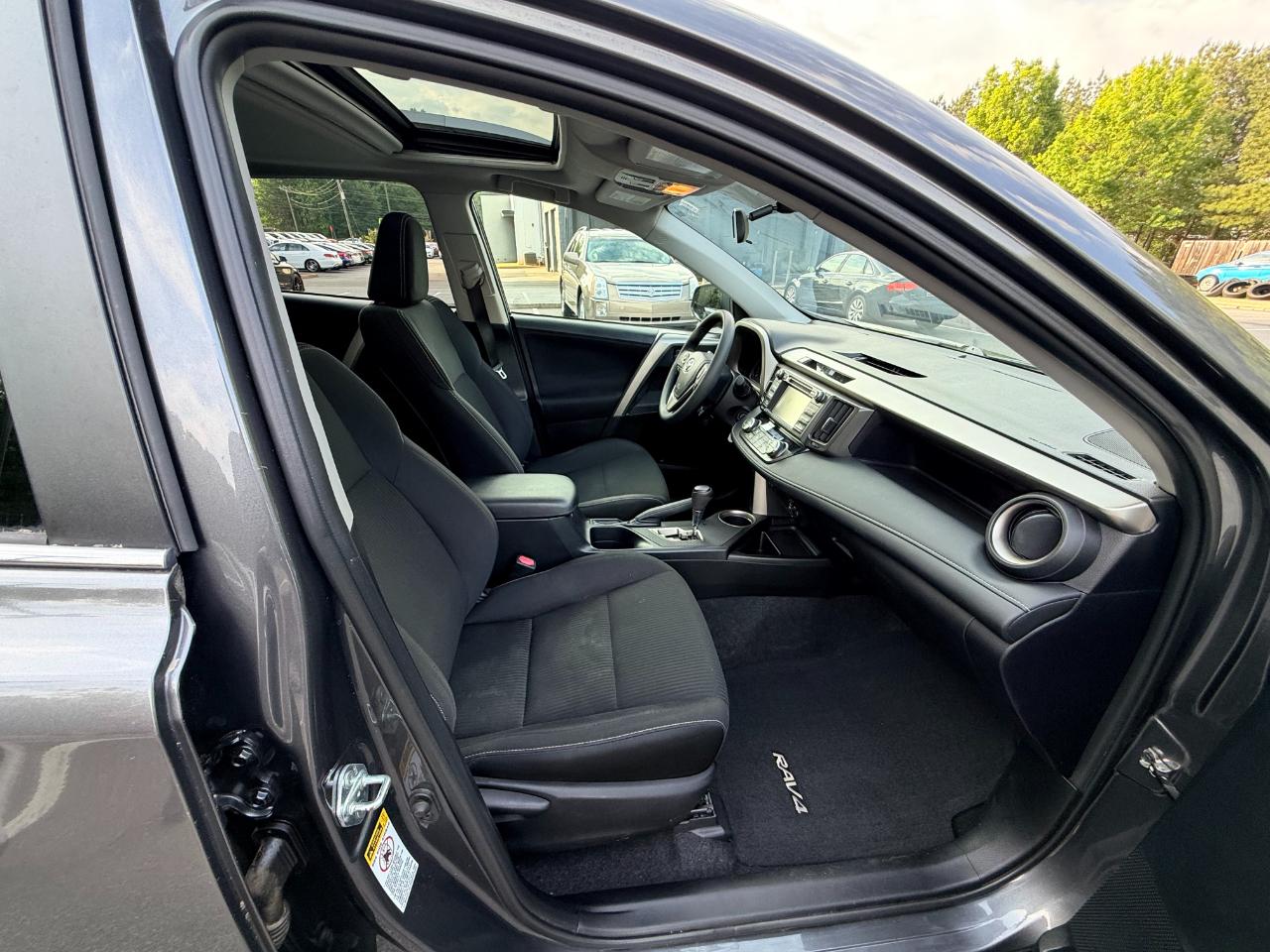 Toyota RAV4 XLE FWD 2014