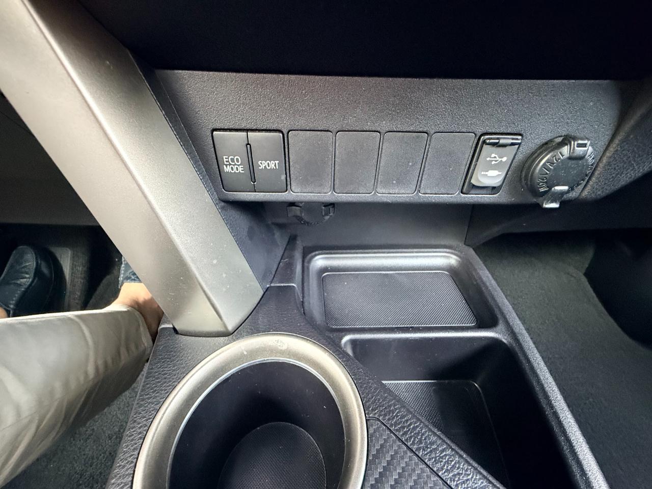 Toyota RAV4 XLE FWD 2014