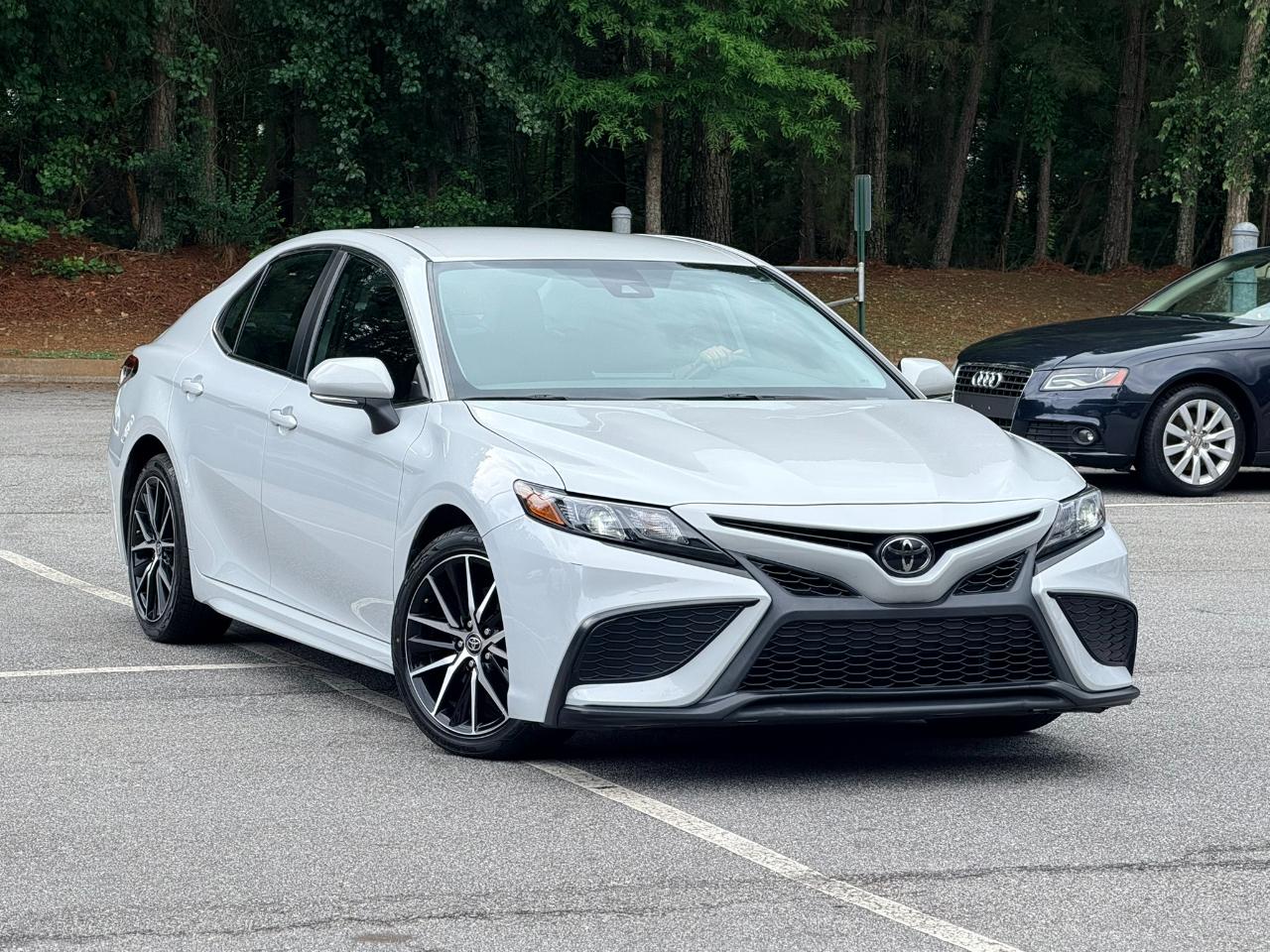 Toyota Camry SE 2023
