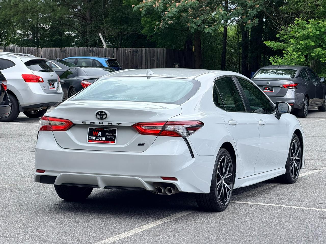 Toyota Camry SE 2023