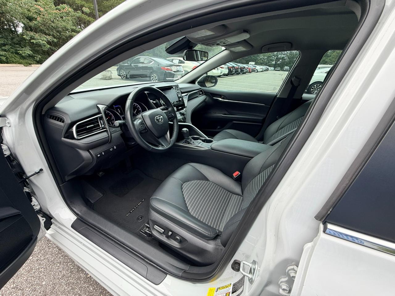 Toyota Camry SE 2023