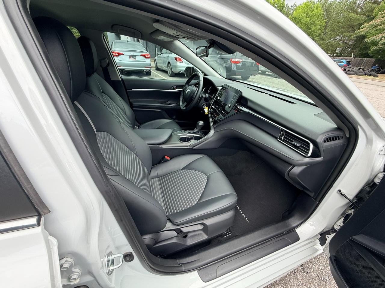 Toyota Camry SE 2023