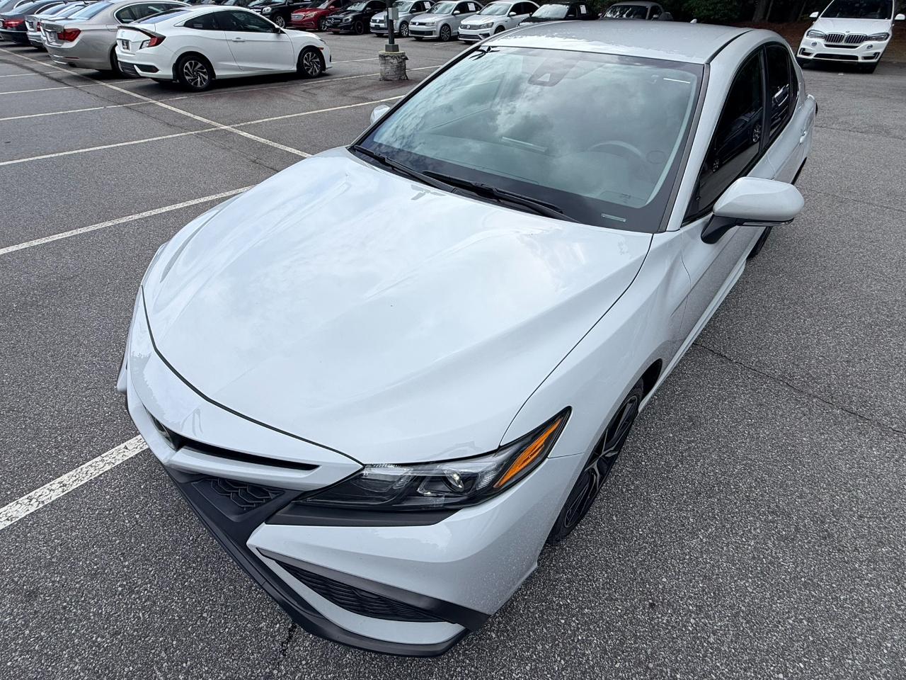 Toyota Camry SE 2023