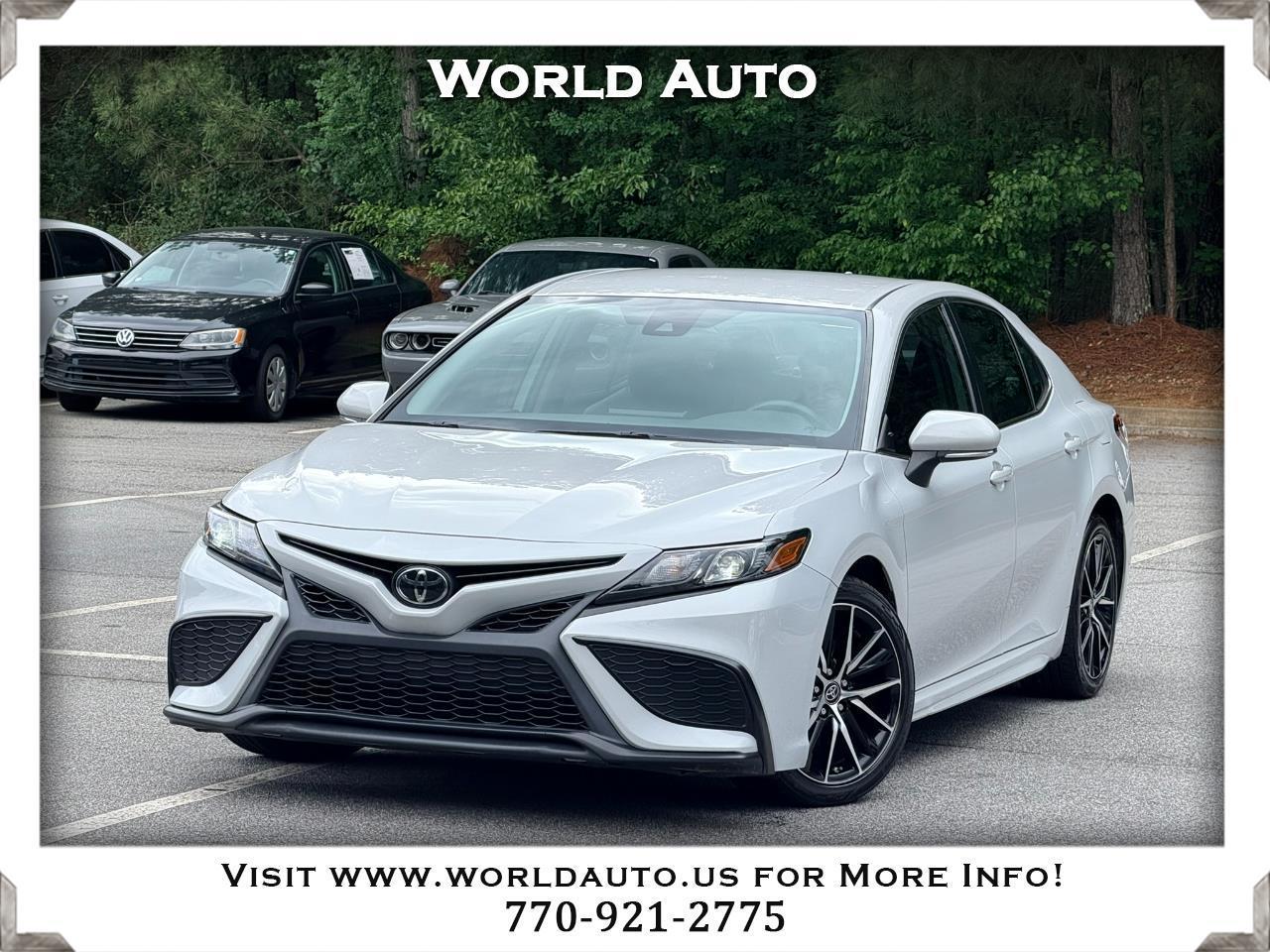 Toyota Camry SE 2023