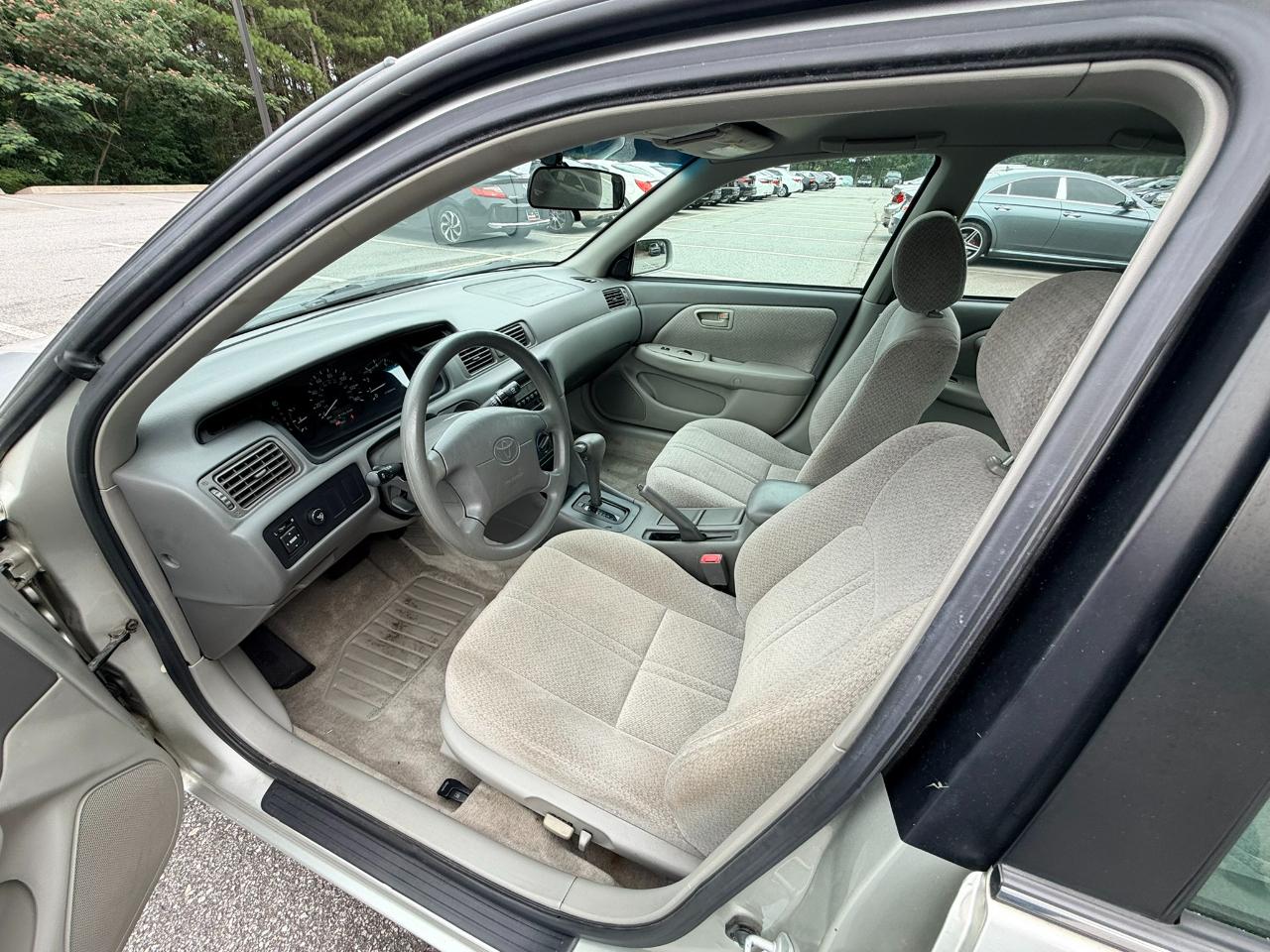 Toyota Camry LE 2000