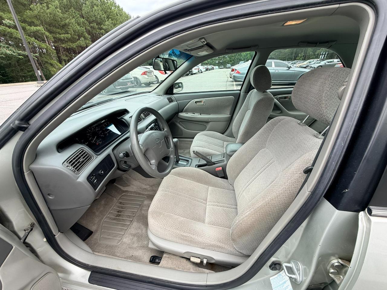 Toyota Camry LE 2000