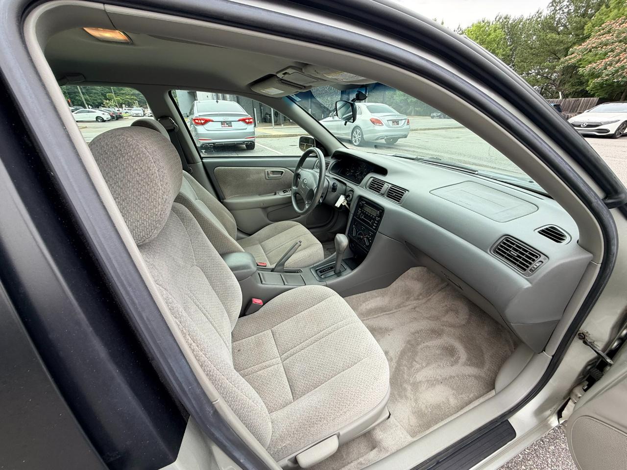 Toyota Camry LE 2000