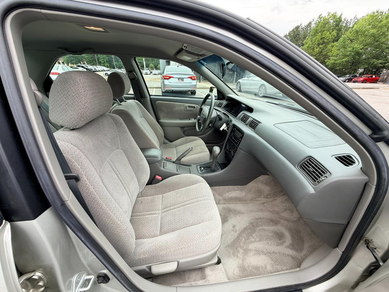 Toyota Camry LE 2000