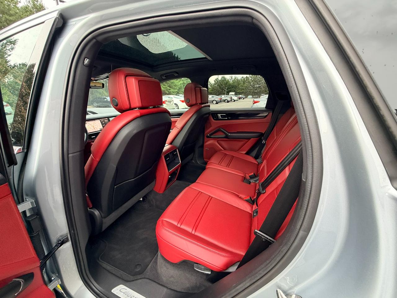 Porsche Cayenne Base 2021