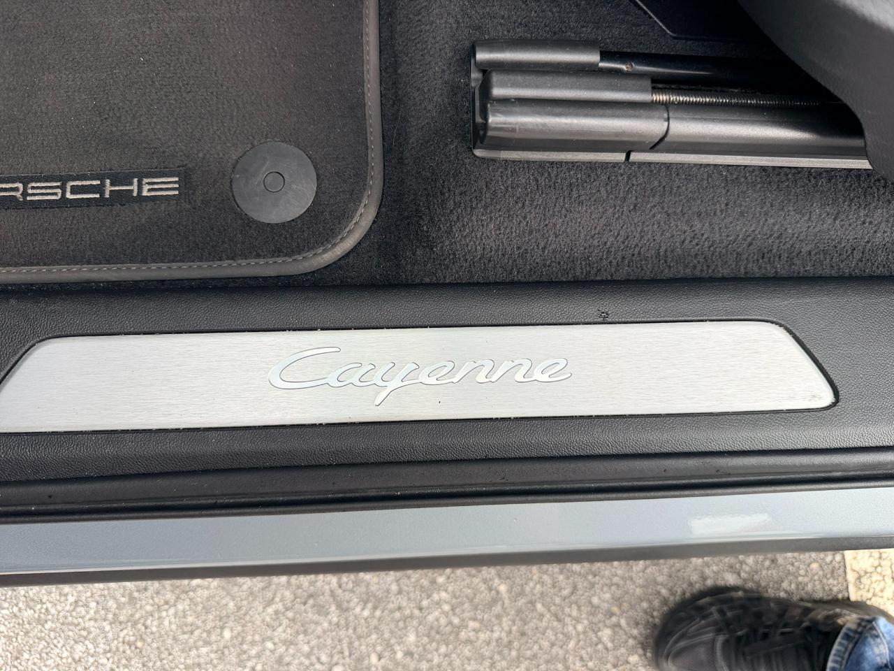 Porsche Cayenne Base 2021