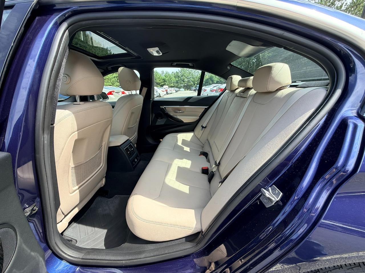 BMW 3-Series 330i xDrive SULEV Sedan 2017