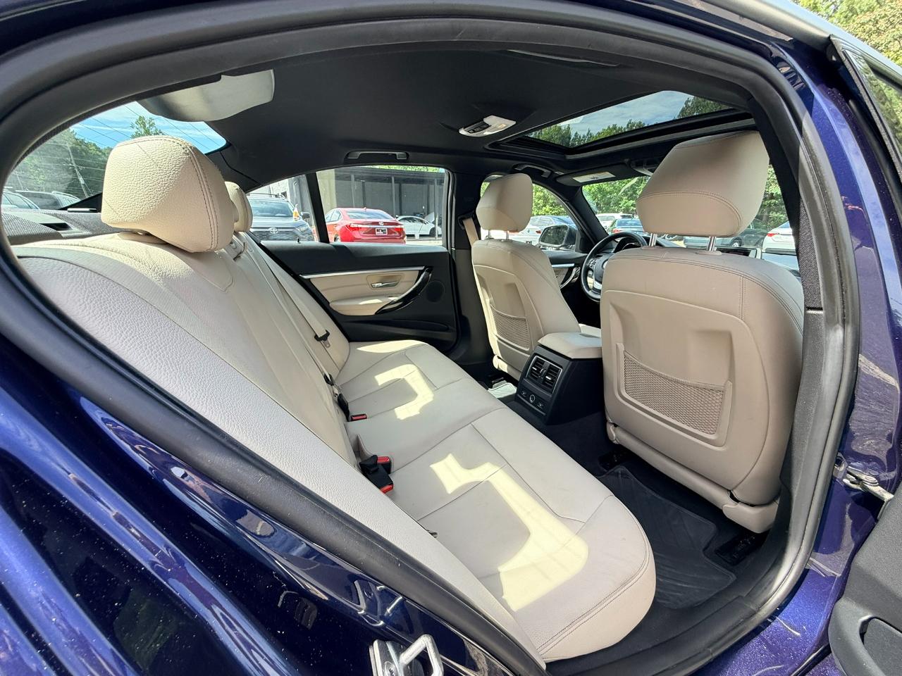 BMW 3-Series 330i xDrive SULEV Sedan 2017