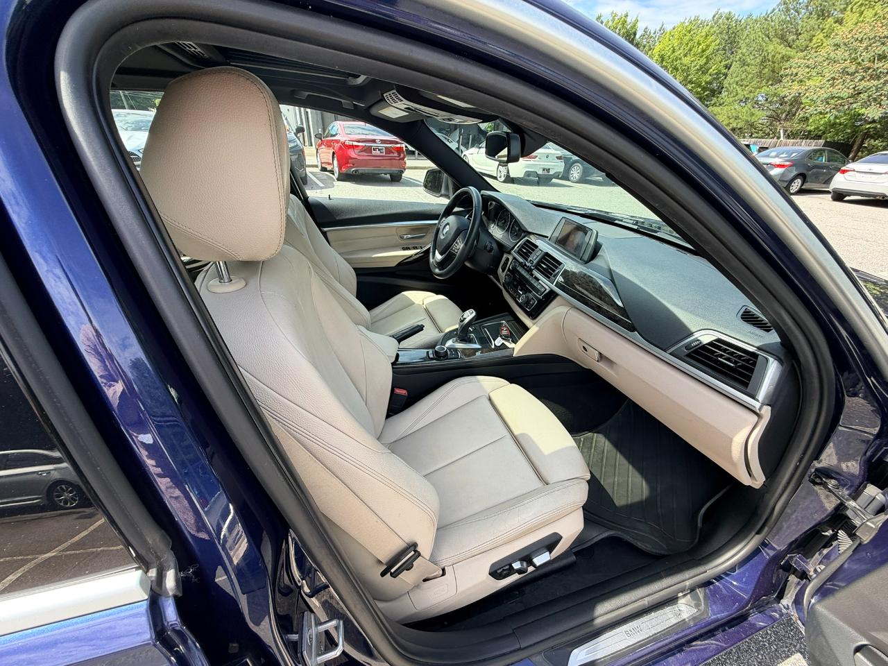 BMW 3-Series 330i xDrive SULEV Sedan 2017
