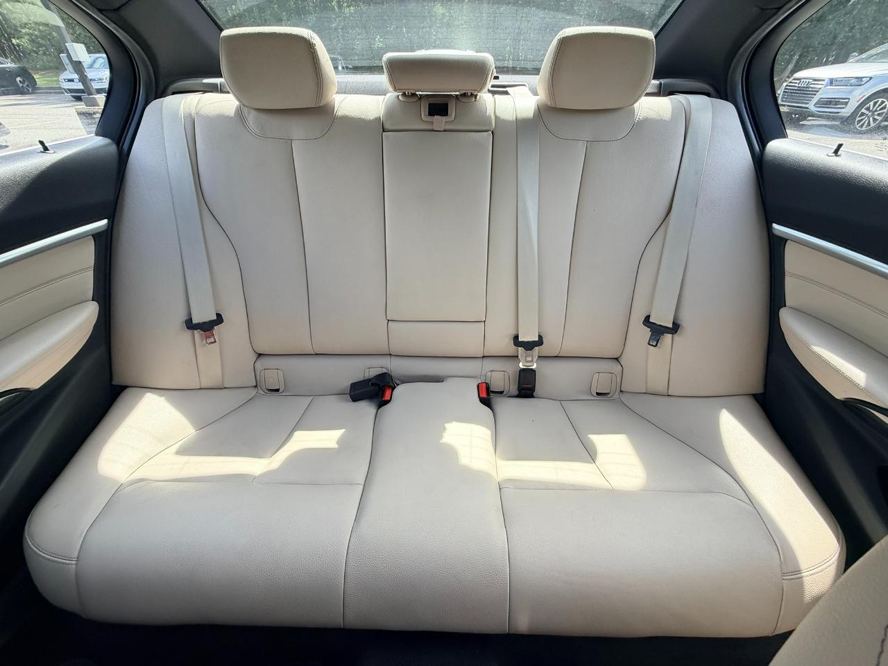 BMW 3-Series 330i xDrive SULEV Sedan 2017