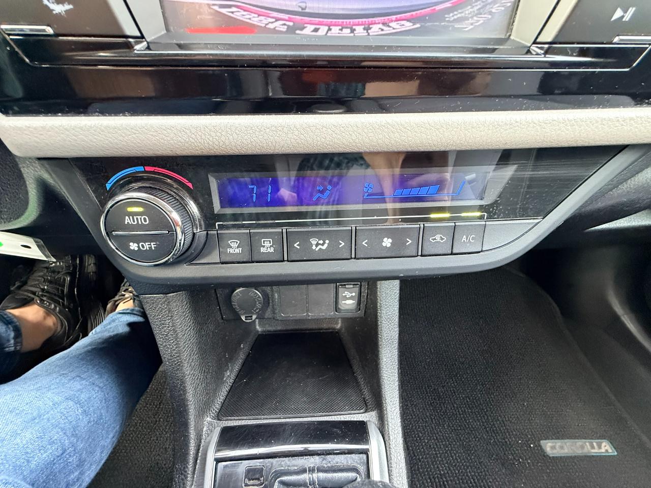 Toyota Corolla LE 2014