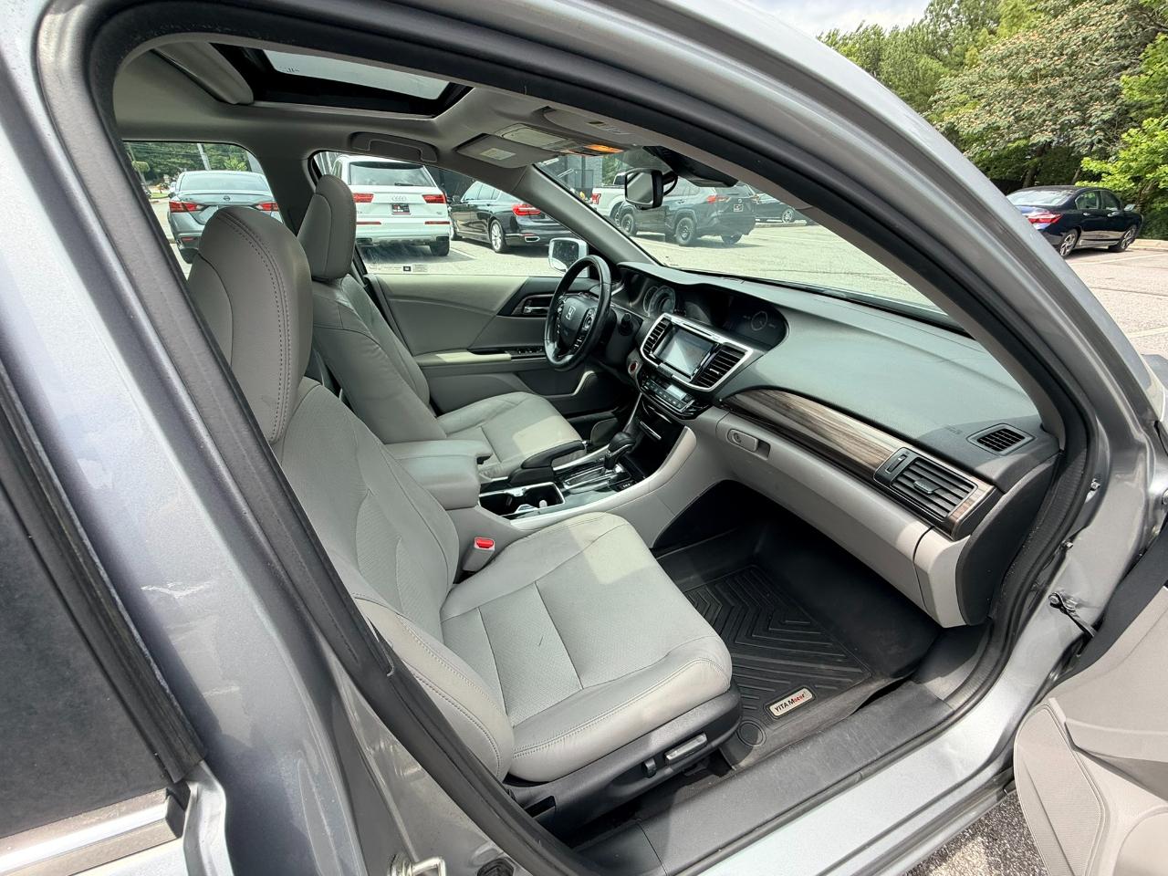 Honda Accord EX-L Sedan AT with Navigation System 2017