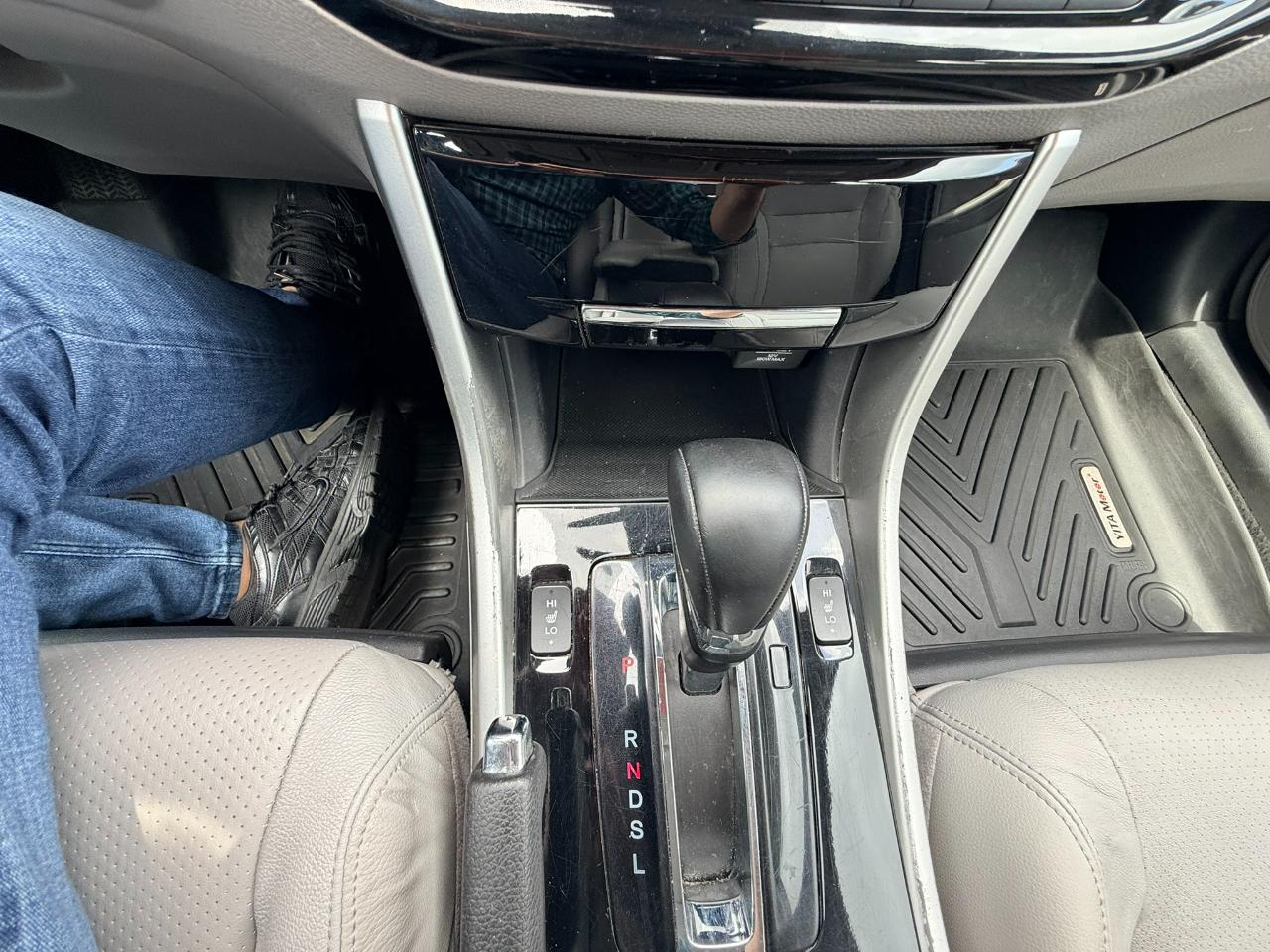 Honda Accord EX-L Sedan AT with Navigation System 2017