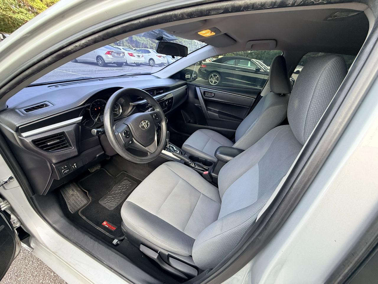 Toyota Corolla L 4-Speed AT 2015