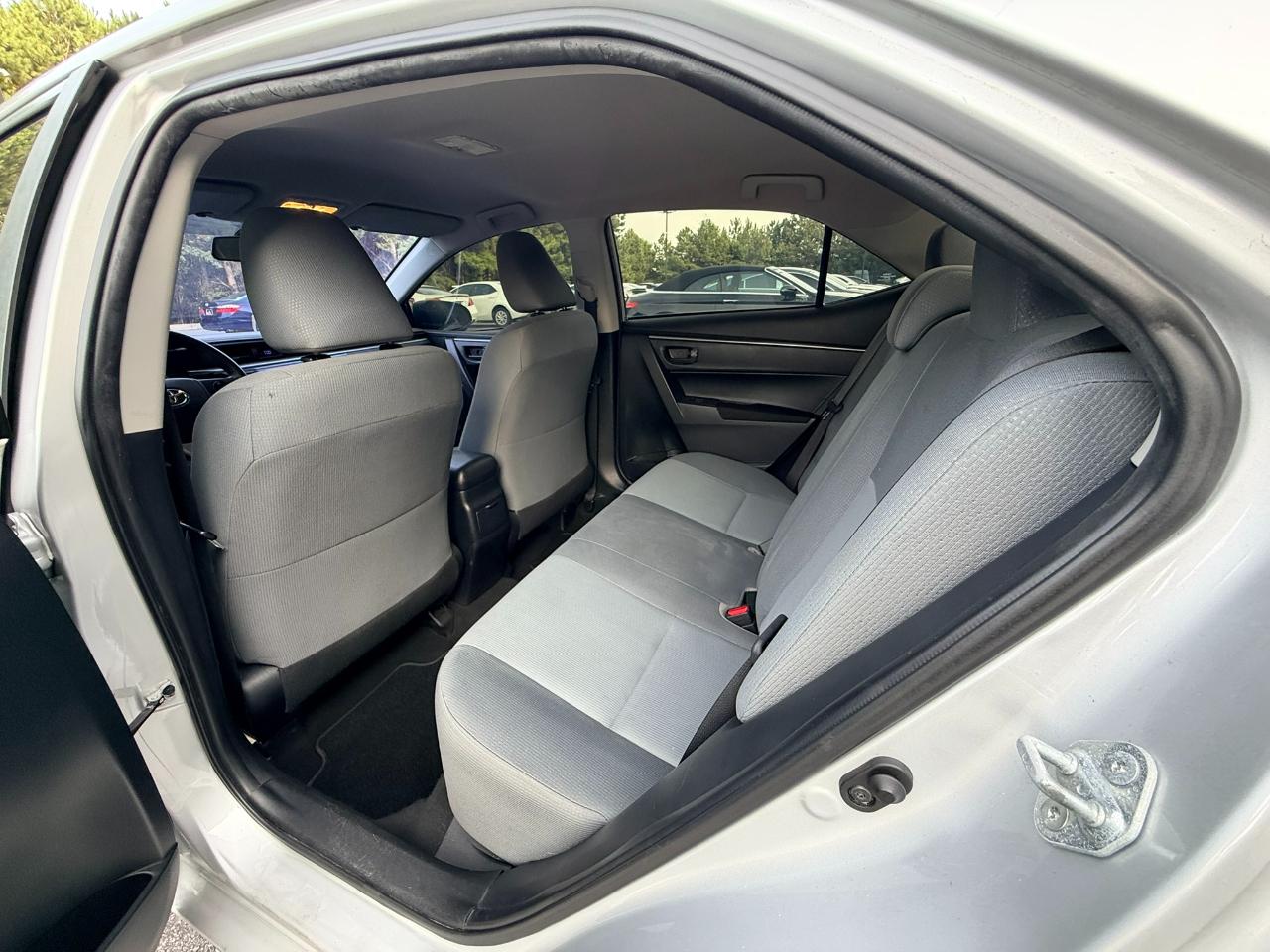 Toyota Corolla L 4-Speed AT 2015