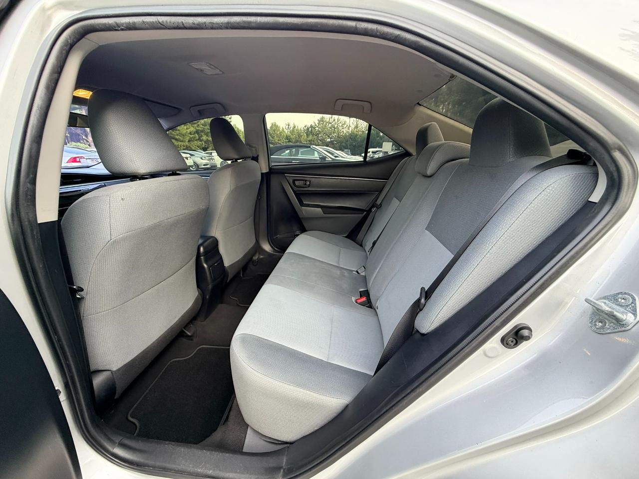 Toyota Corolla L 4-Speed AT 2015
