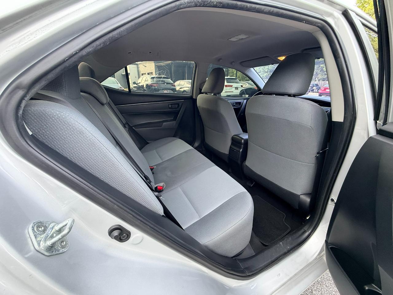 Toyota Corolla L 4-Speed AT 2015