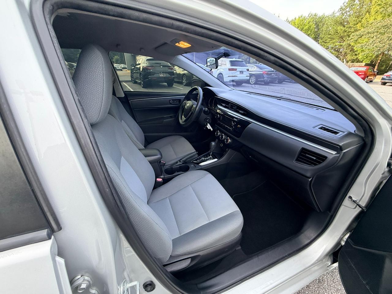Toyota Corolla L 4-Speed AT 2015