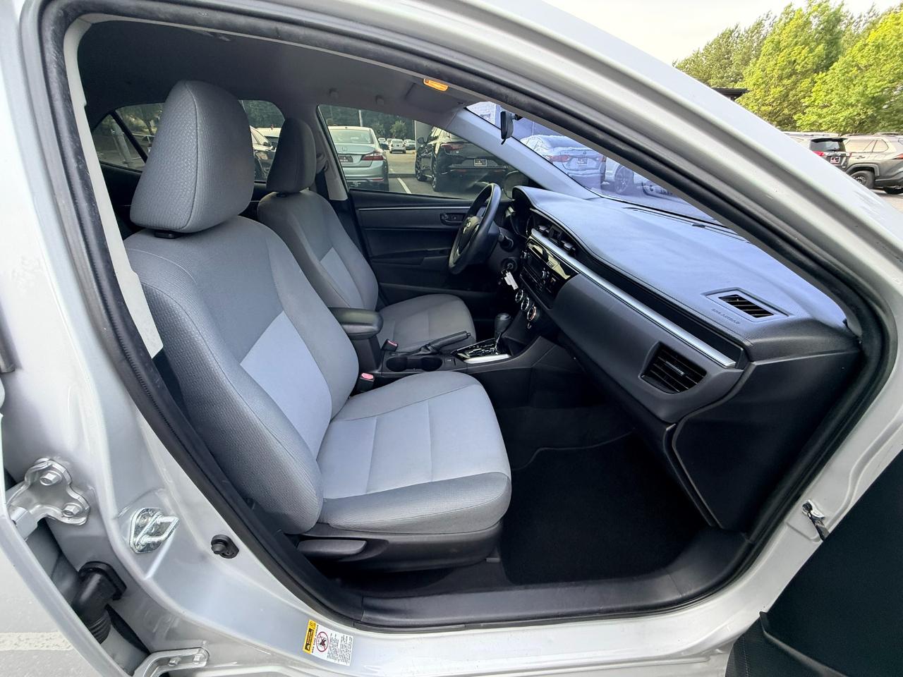 Toyota Corolla L 4-Speed AT 2015