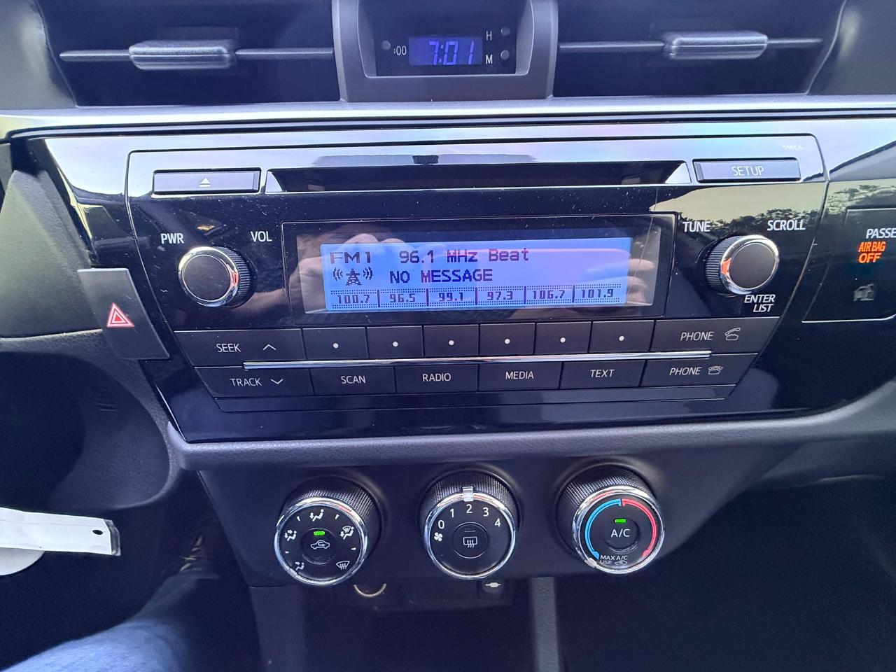 Toyota Corolla L 4-Speed AT 2015