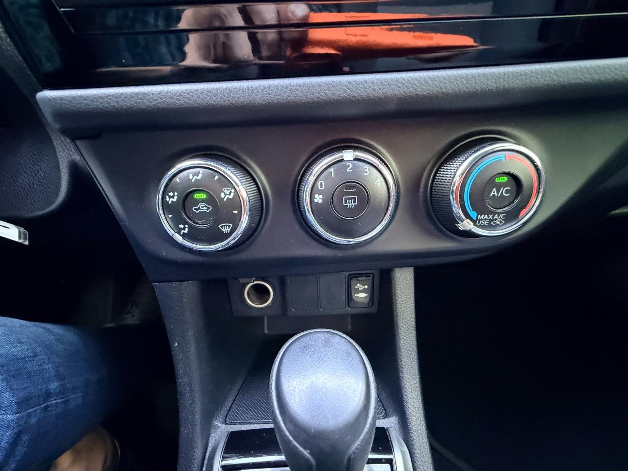 Toyota Corolla L 4-Speed AT 2015
