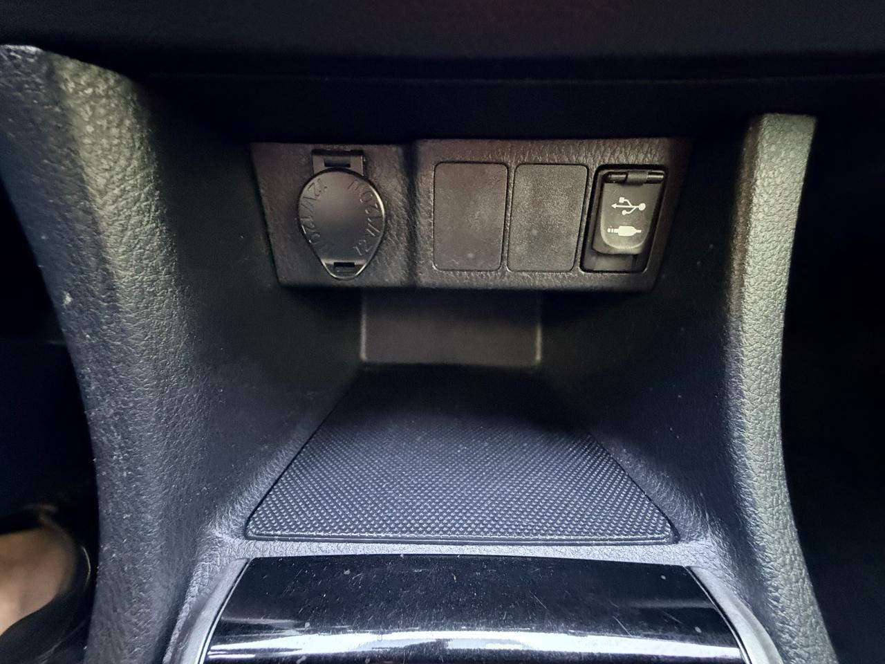Toyota Corolla L 4-Speed AT 2015