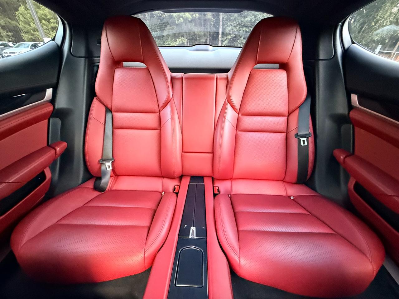 Porsche Panamera RWD 2015