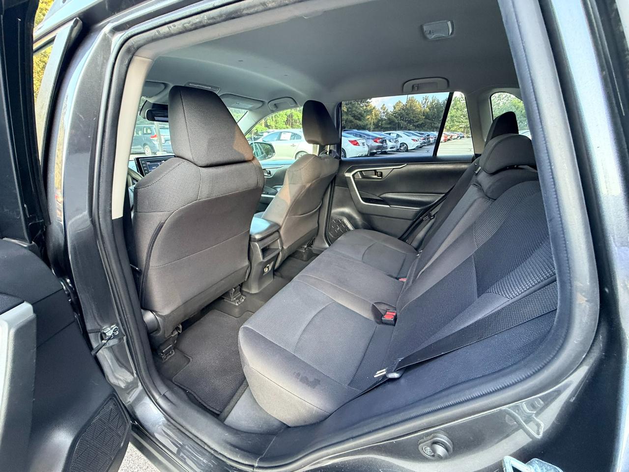 Toyota RAV4 LE 2020