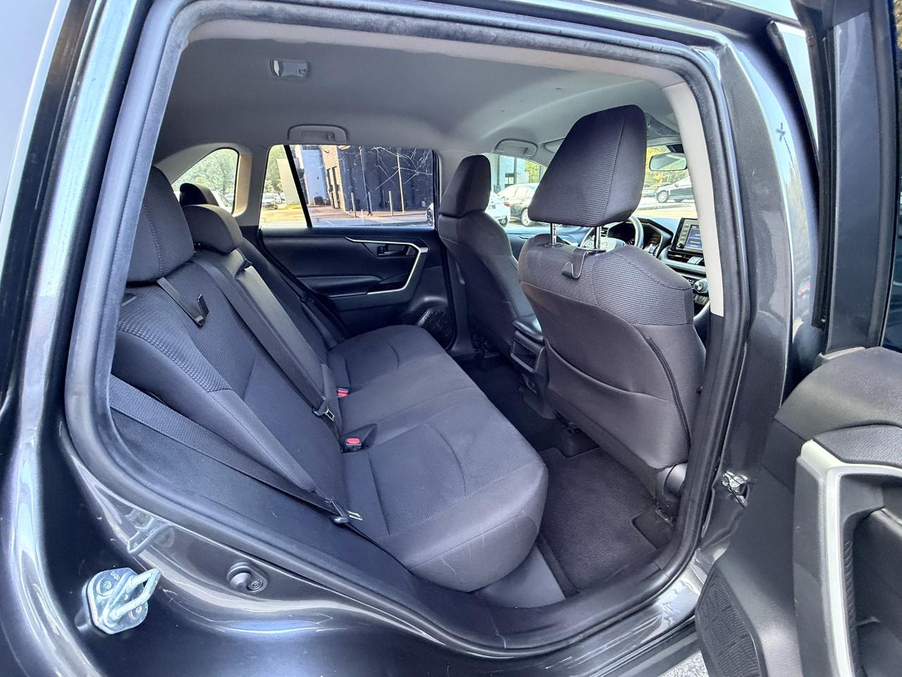 Toyota RAV4 LE 2020